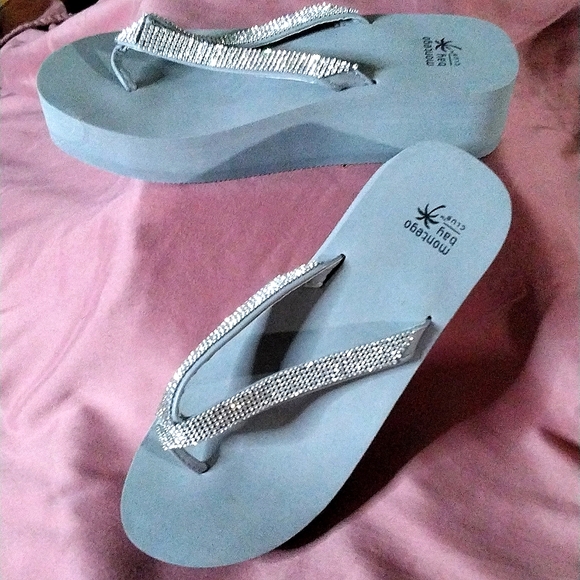 Shoes - Flip Flops - Picture 3 of 3